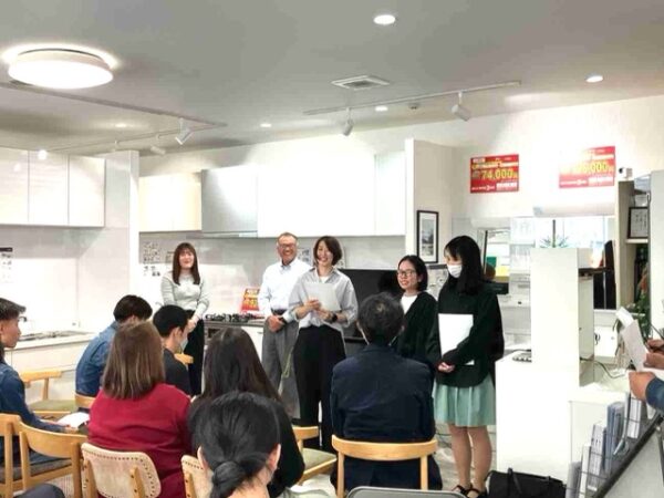 川西市　リフォーム店　社内イベントの様子