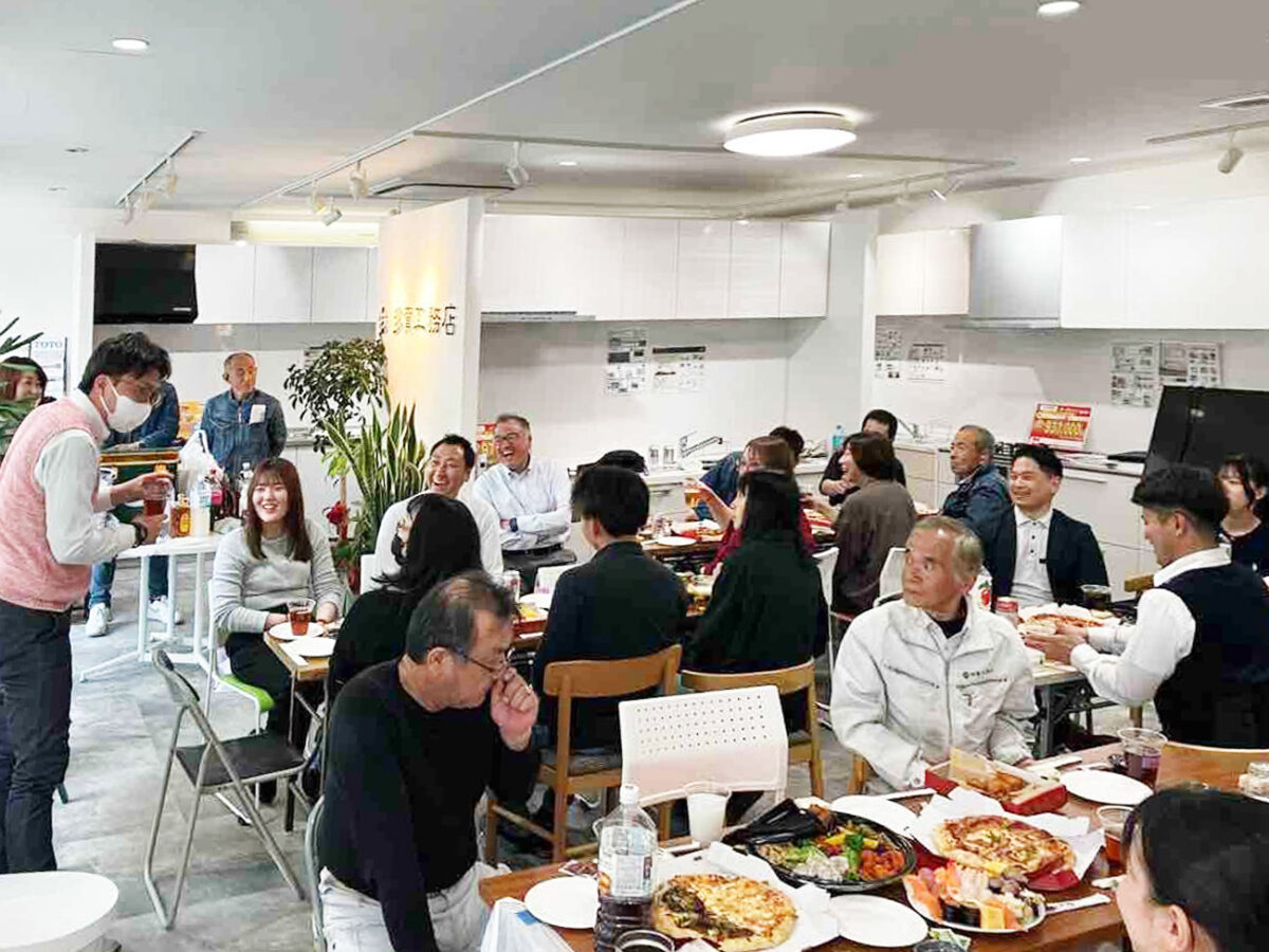 川西市　リフォーム店　社内イベントの様子
