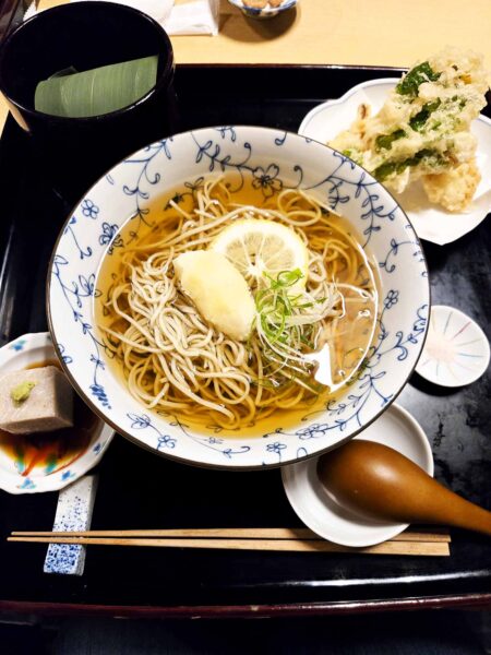 川西市　リフォーム店　ほぼよんのお店へ