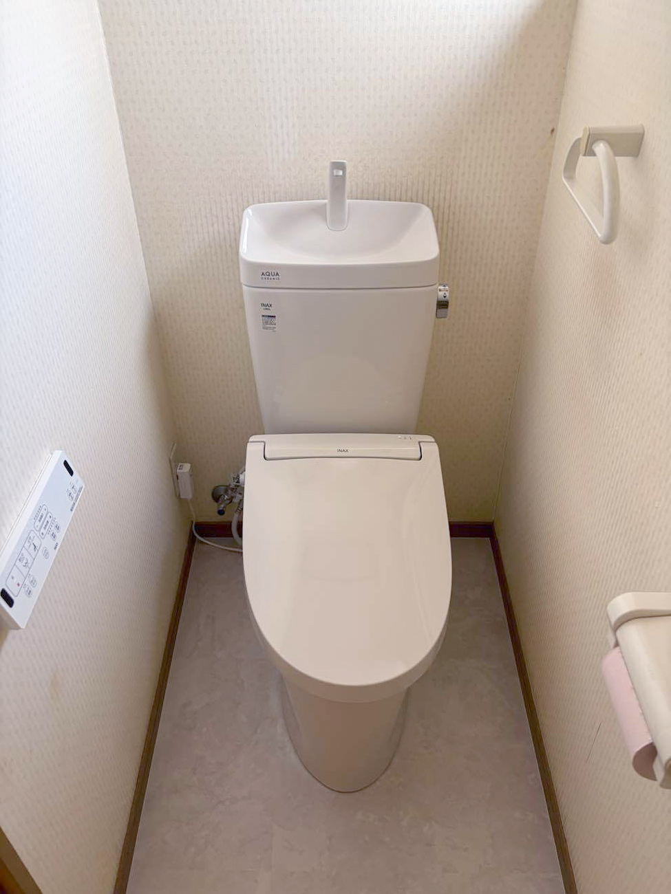 フロアタイルの床でおしゃれでお手入れも楽なトイレに アイキャッチ画像