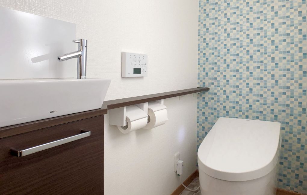清掃性の高いトイレで日々のお手入れを軽減。爽やかで明るい内装に