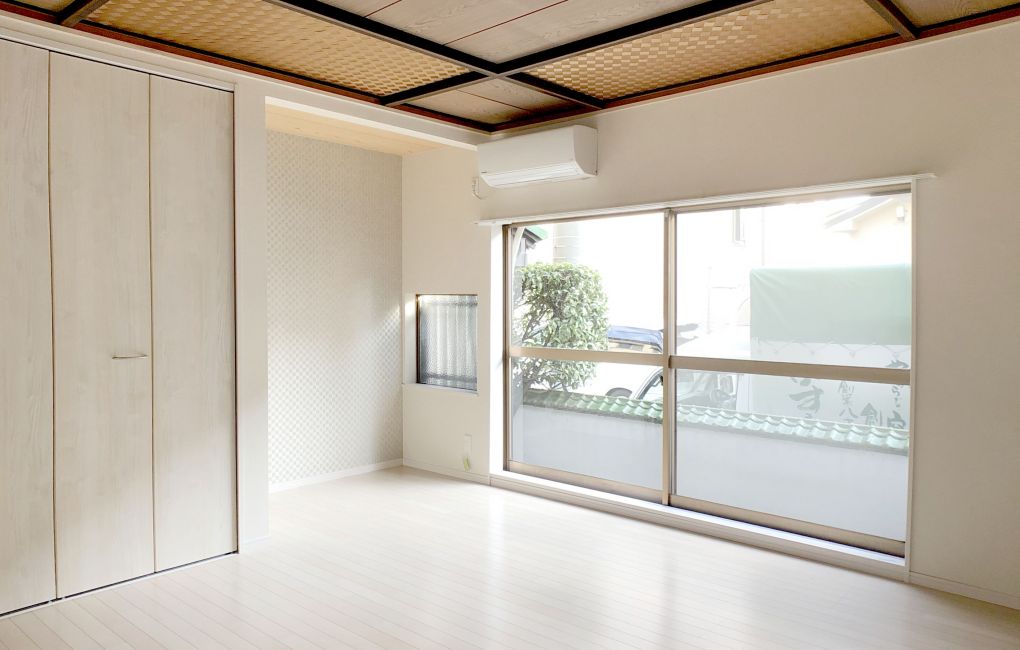 網代細工が美しい和室は、明るい洋室へと生まれ変わりました