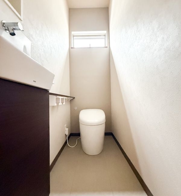 1Fトイレにはタンクレスを採用