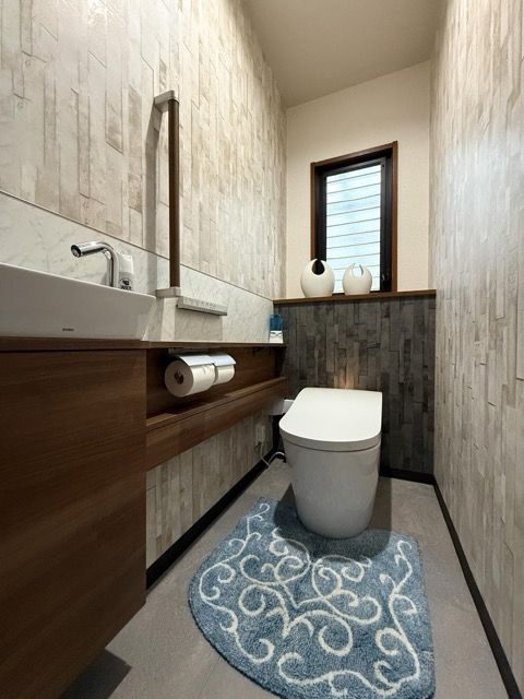 エコカラットで高級感あふれるトイレ空間に