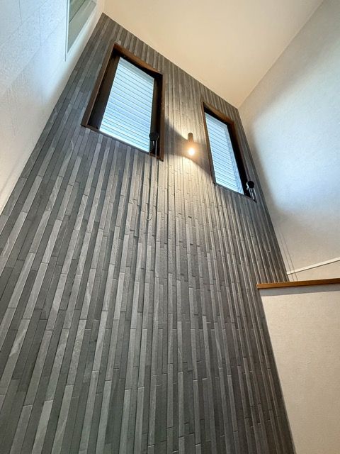 階段の吹き抜けもエコカラットで素敵に