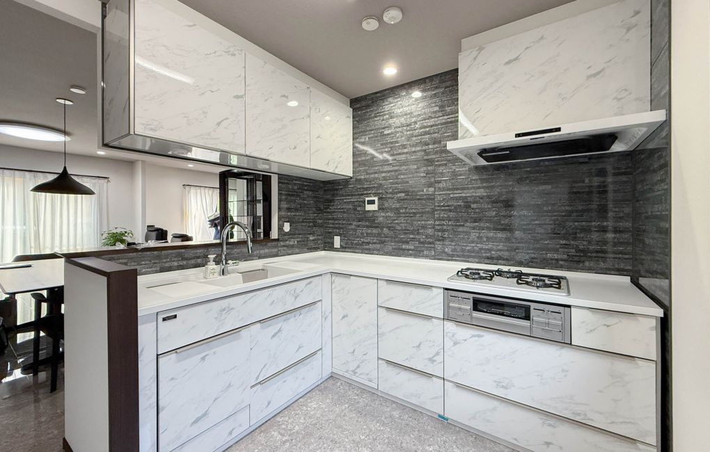 キッチンはこだわりのホーロー製