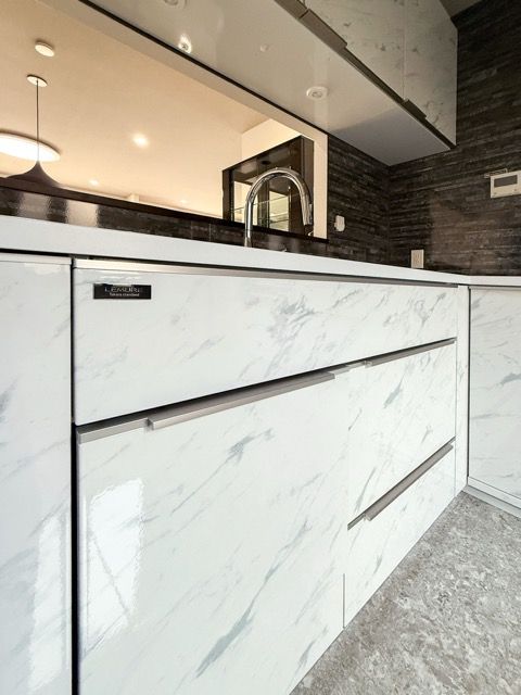 便利なシンク下に位置する食洗機