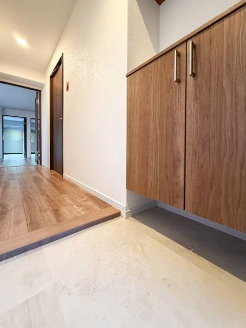 廊下もお気に入りのフローリングで統一