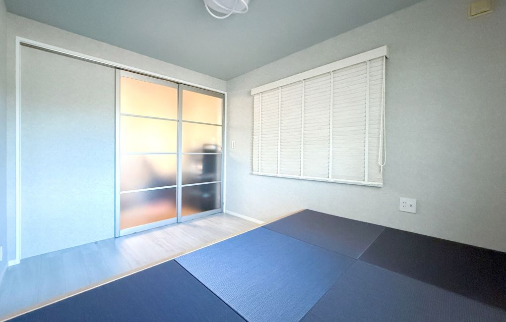 建具が間仕切り壁にスッキリ収まるように施工