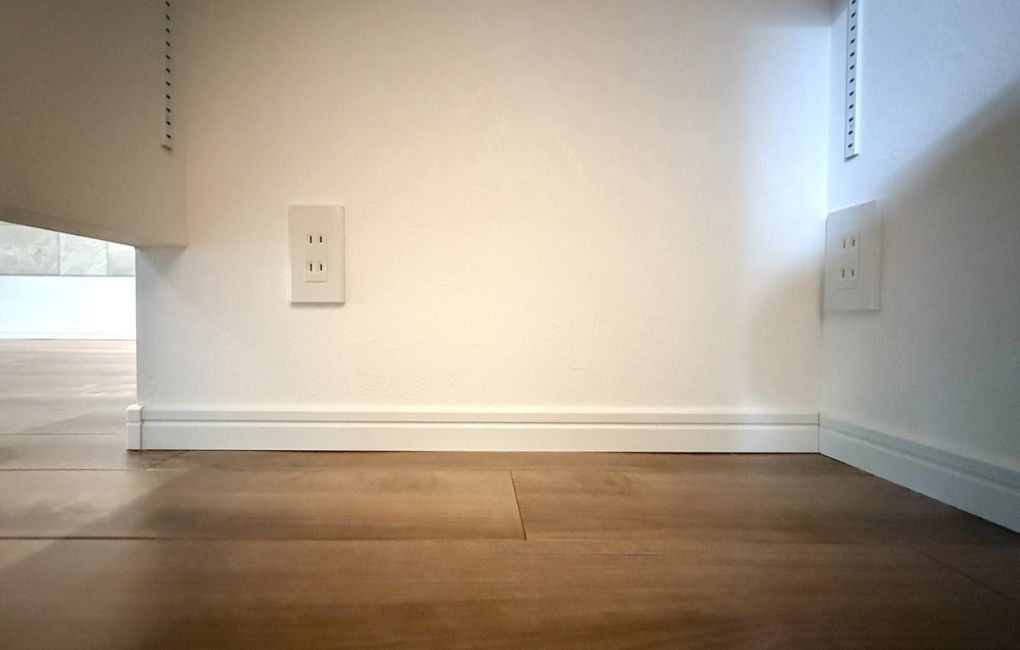 廊下側クローゼットの下段がお掃除ロボットスペースに