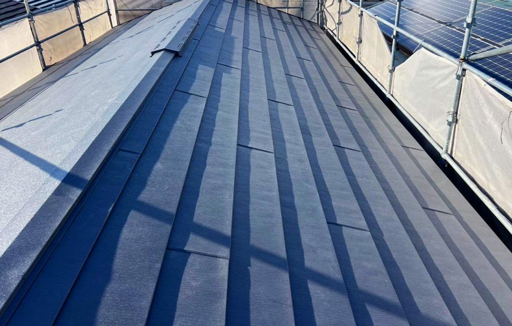 既存のカラーベストの屋根材をカバー工法でリフォーム