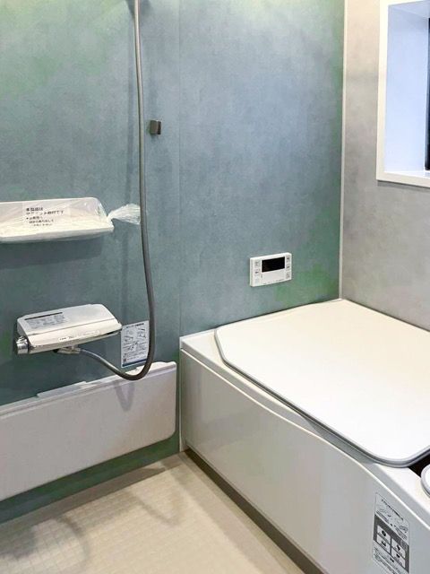 印象的なグリーンカラーが美しい浴室