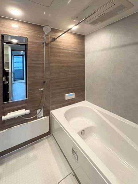 浴室乾燥暖房機を採用した快適な浴室