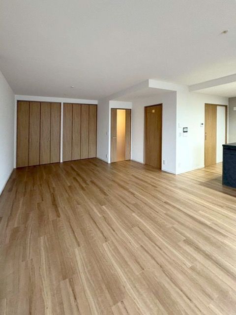 内装・建具も全て一新。美しいリビングへ