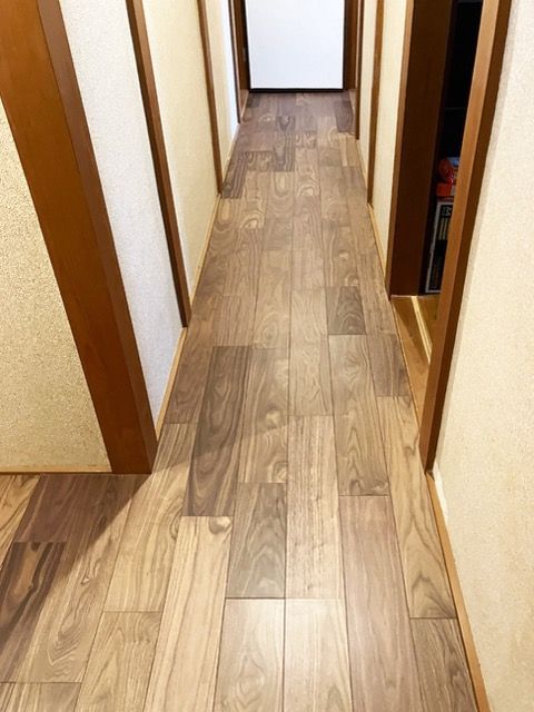 天然木の味わいのある突板フローリングを採用