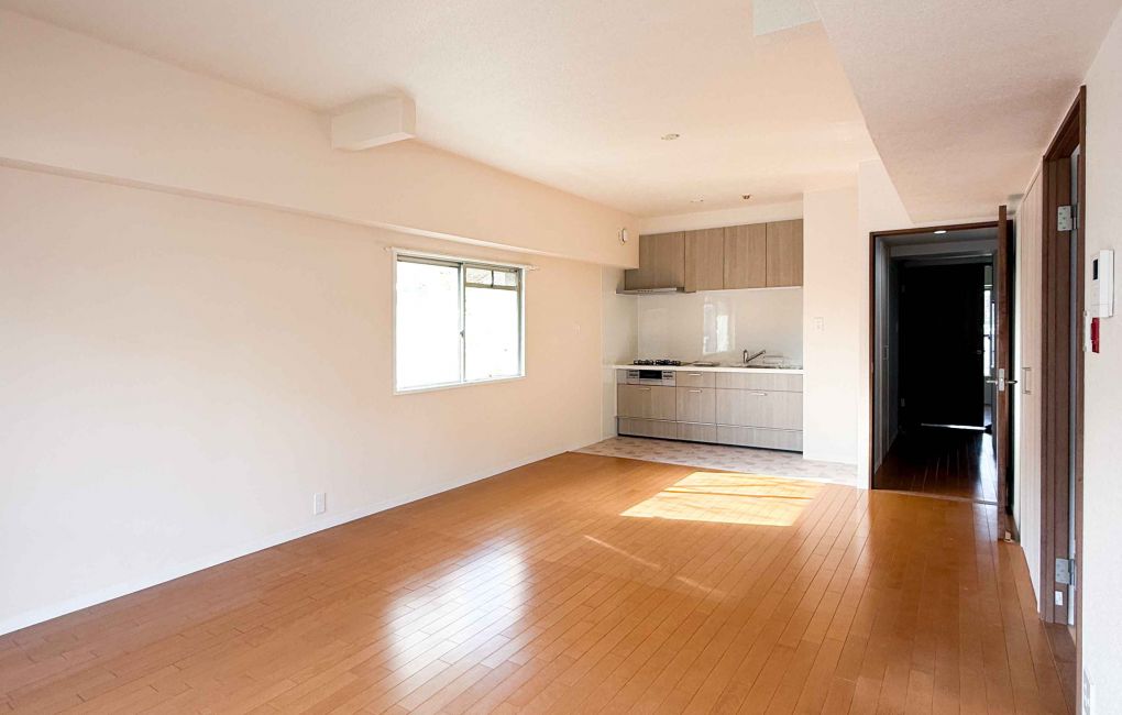 垂れ壁・袖壁を可能な限り撤去し、広々としたLDKへ