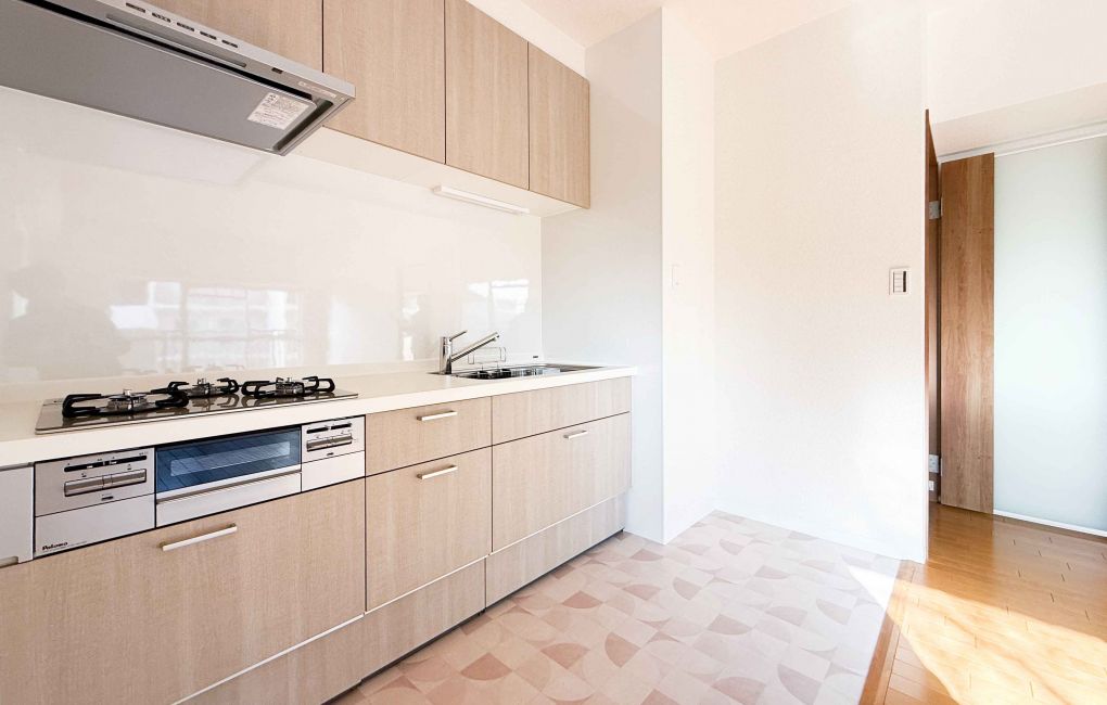 キッチン入替えで生じた床のまくれをCFでカバー