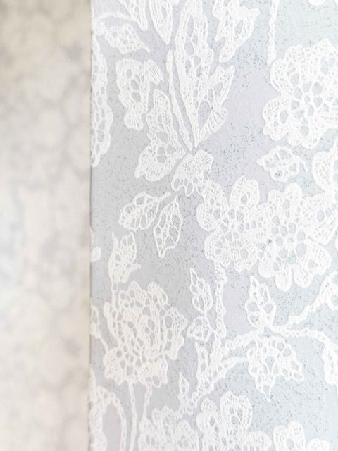 立体感のある美しいレース調のクロスです