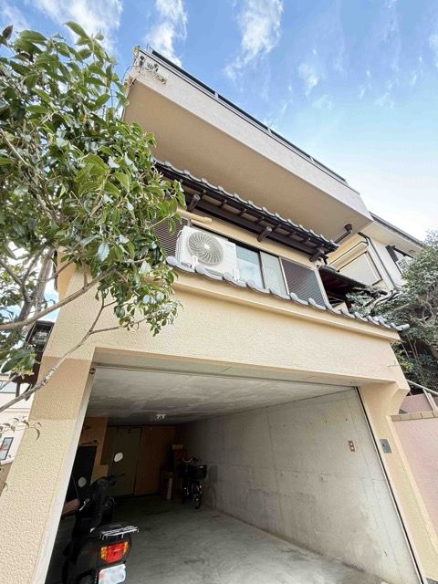 街並みにしっくり明るく馴染んでいます