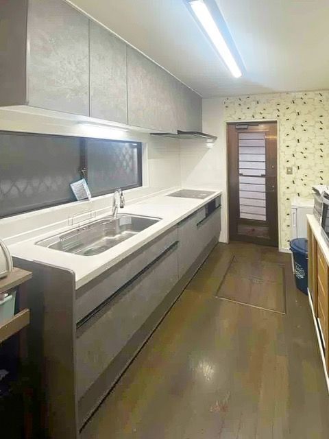 奥様のご希望でIHコンロを採用