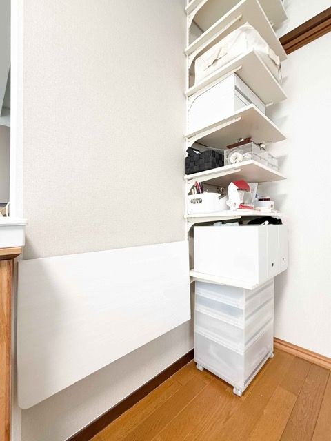 テーブルは不要な時は折り畳める仕様に