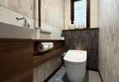 エコカラットで高級感あふれるトイレ空間に