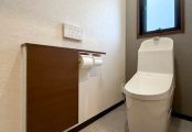 ２階のトイレはシンプル仕上げに
