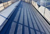 既存のカラーベストの屋根材をカバー工法でリフォーム