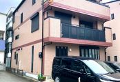 各階の境目に濃い色を効かせることで、メリハリのある美しい仕上がりに