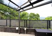 大きな屋根のある、ゆったりとした物干しスペース