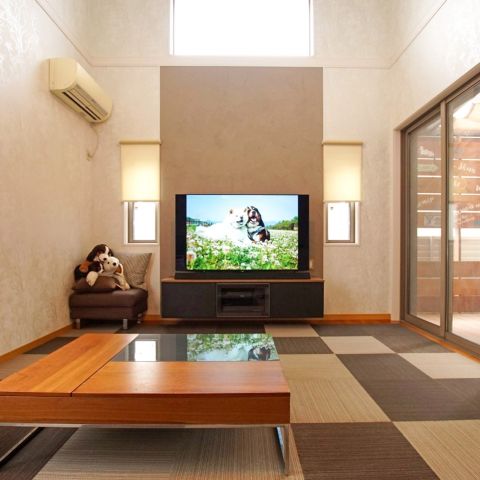 2匹の大型犬と職人さんたち。賑やかな現場から生まれたカフェ風トイレと内装 アイキャッチ画像
